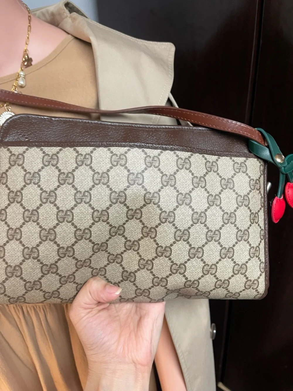 Authentic Gucci vintage Gucci GG canvas crossbody bag 97.01.037 - Picture 11 of 15